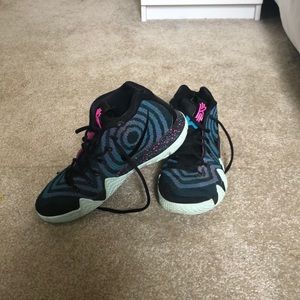Kyrie 4